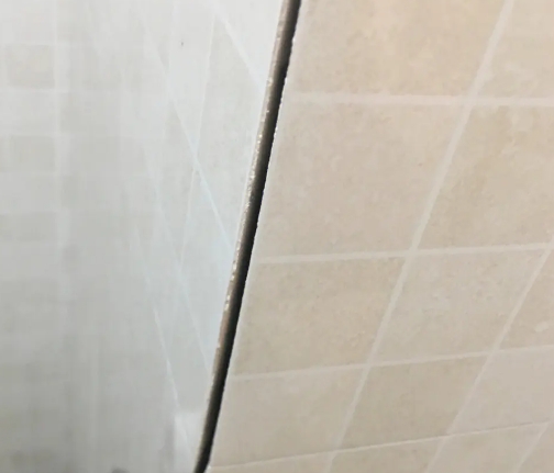 岑巩瓷砖空鼓维修公司分享阳台瓷砖脱落的修复过程可以分为以下几个步骤